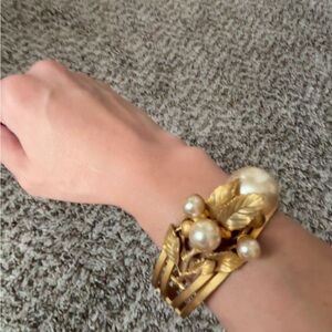 Elegant Vintage Coro Gold and Pearl Bracelet